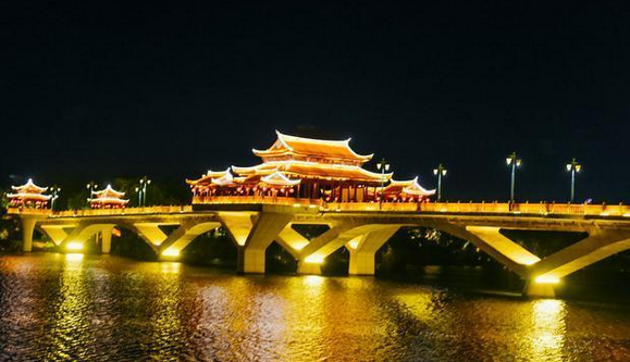 屹立在九龙江之上，漳州南山桥